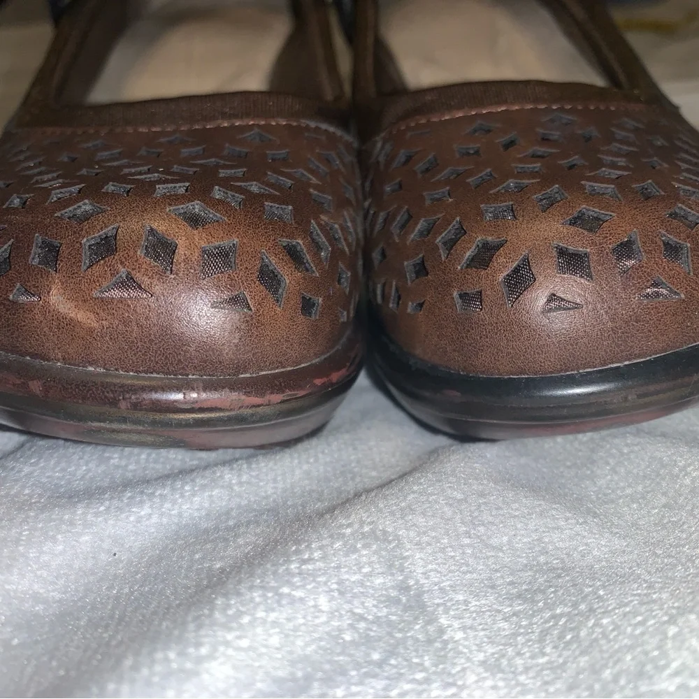 JBU Jambi Brown alicante Mary Jane laser cut Heels size 8.5 double layer vegan - Picture 5 of 8